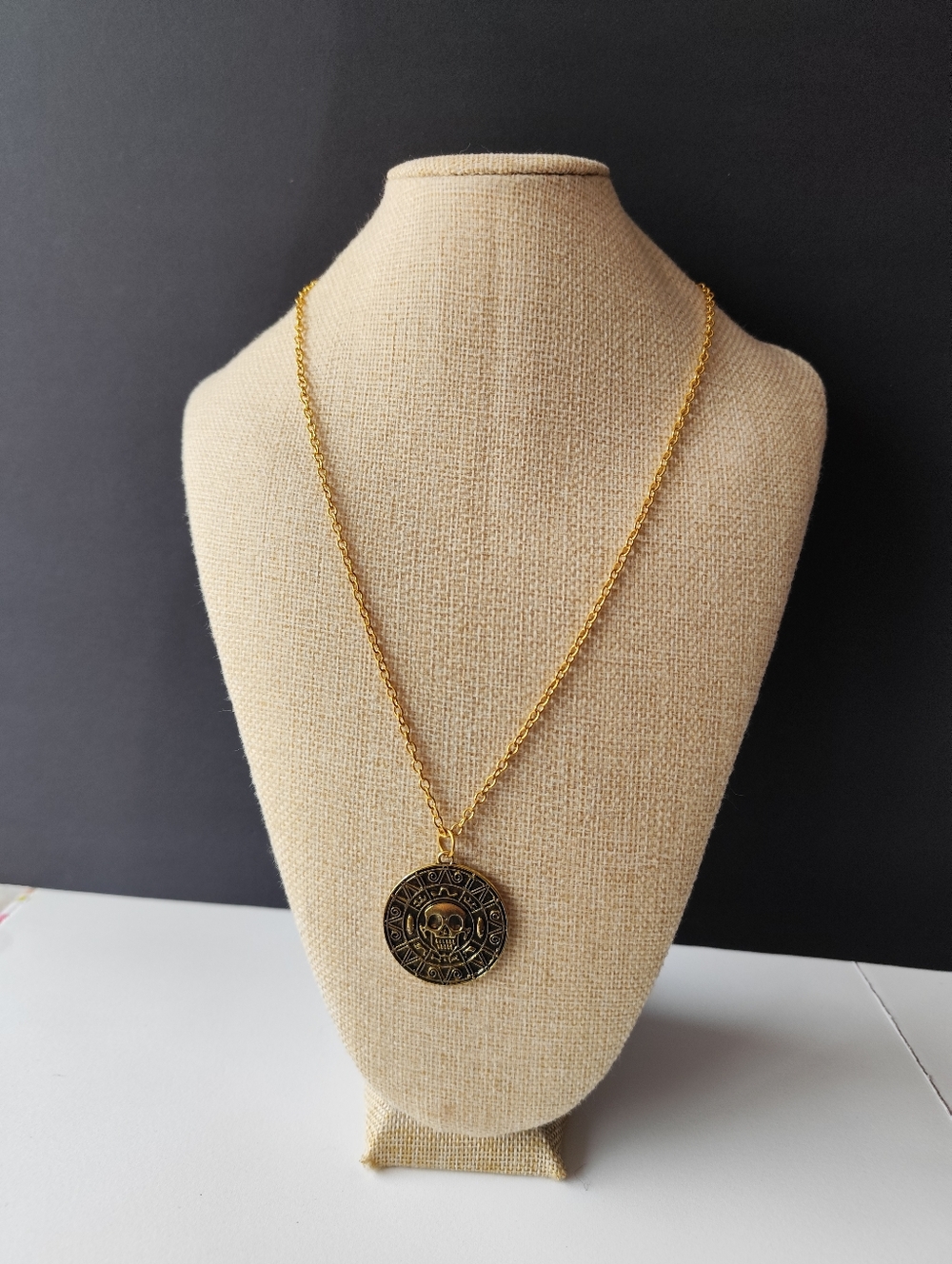 3/$25💙USA Pirates of the Caribbean Aztec Gold Medallion Necklace